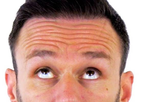 நெற்றில இந்த மாதிரி உங்களுக்கு  அடையாளம் இருக்கா? இருந்தா பணக்காரர் ஆவாங்களாம்! | These Forehead Marks Indicate That You Are Going