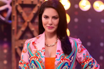 சன்னி லியோனுக்கு ஷாக் கொடுத்த கிராமம்! அவருக்கு இப்படியும் ரசிகர்களா