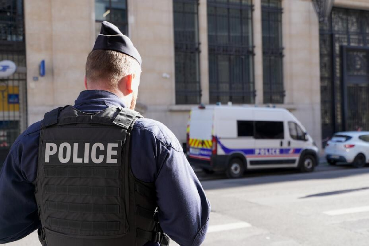 பிரான்ஸ் பாரிஸில் முறியடிக்கப்பட்ட குண்டு வெடிப்புச் சதித்திட்டம் | Bomb Plot Thwarted In Paris France பிரான்ஸ் பாரிஸில் முறியடிக்கப்பட்ட குண்டு வெடிப்புச் சதித்திட்டம் | Bomb Plot Thwarted In Paris France