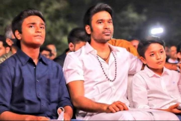 நடிகர் தனுஷின் இரண்டாவது மகனா இது, நன்றாக வளர்ந்துவிட்டாரே?- மகன்களுடன் தனுஷின் லேட்டஸ்ட் க்ளிக்