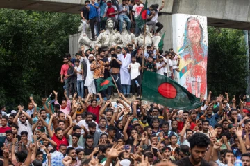 பங்களாதேஷ் நாடாளுமன்றம் கலைப்பு!