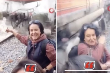 போஸ் கொடுத்த இளம் பெண் மீது மோதிய ரயில்: வைரலாகும் video