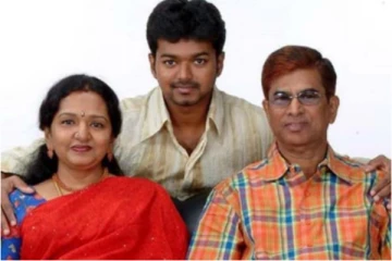 தாய், தந்தை மீது கொடுத்த புகார்: மீம் மெட்டிரியலாக மாறிய விஜய் வீட்டு பஞ்சாயத்து