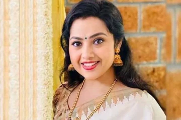 இளம்பெண்களுக்கு சவால் விடும் மீனா... 47 வயதில் வெளியிட்ட அட்டகாசமான புகைப்படம்