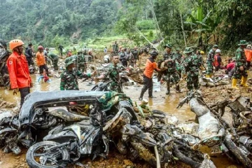 தங்க சுரங்கம் இடிந்து விழுந்து 19 தொழிலாளர்கள் பலி - எங்கு தெரியுமா?