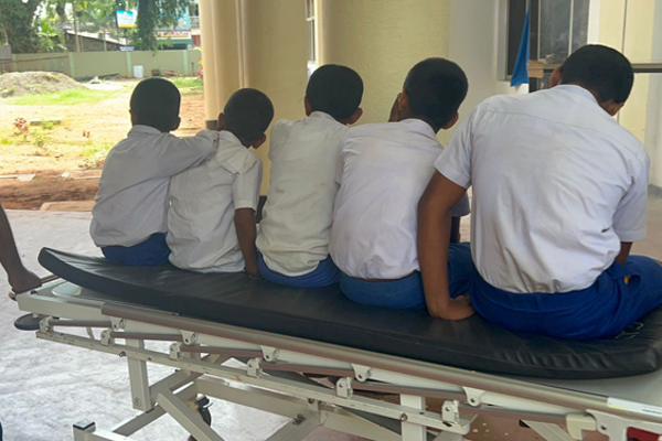 45 மாணவர்கள் வைத்தியசாலையில் அனுமதி | 45 Students Admitted In Hospital Care