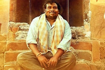 யோகி பாபு படத்தை தடை செய்யுமாறு  ராணிப்பேட்டை முடிதிருத்தும் தொழிலார்கள் புகார்  மனு அளித்துள்ளனர்