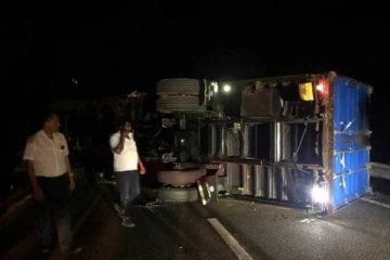 தெற்கு அதிவேக நெடுஞ்சாலையில் லொறியொன்று கவிழ்ந்து விபத்து