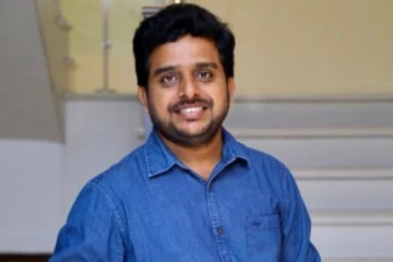 சிவகார்த்திகேயனை தொடர்ந்து சென்சேஷனல் ஹீரோவை இயக்கப்போகும் ரவிக்குமார்.. வேற லெவல் காம்போ