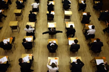 கல்லூரிகள் திறக்கவிருக்கும் நேரத்தில் இங்கிலாந்து பல்கலைகளில் படு குழப்பம்