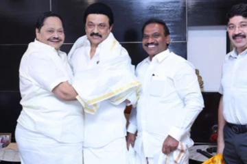 நகர்ப்புற உள்ளாட்சி தேர்தலில் பெரும்பாலான இடங்களில் திமுக வெற்றி - முதலமைச்சர் மு.க.ஸ்டாலினை சந்தித்த திமுக நிர்வாகிகள்