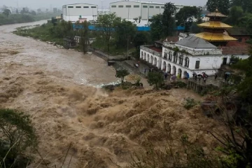 නේපාලය සොහොන් පිටියක් වෙයි - මියගිය සංඛ්‍යාව 95 වෙද්දි පදිංචිකරුවන්ට නිලධාරීන් අනතුරු ඇඟවීම් [UPDATE]