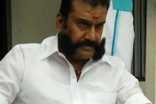 நடிகர் நெப்போலியனின் அண்ணனா இவர்?- அச்சு அசல் அவரைப் போலவே உள்ளாரே?