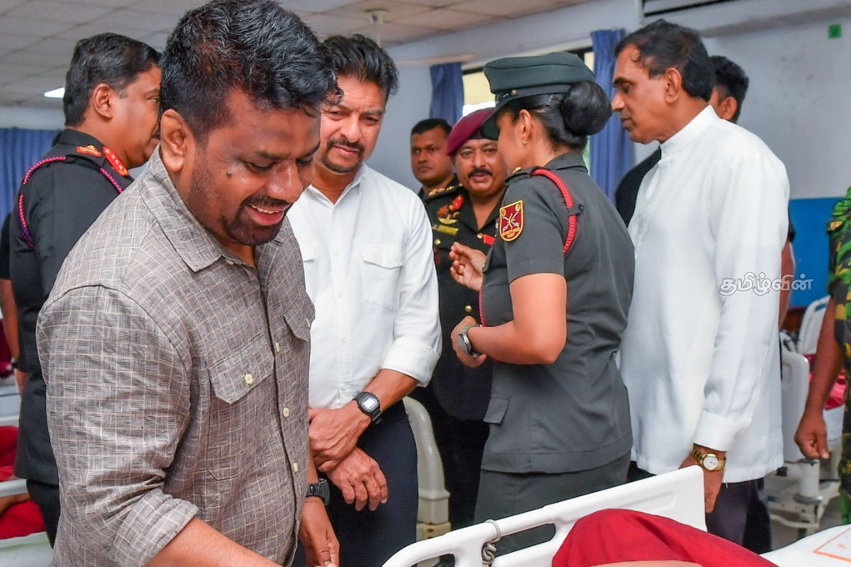 ராகம "ரணவிரு செவன"வுக்கு ஜனாதிபதி விஜயம் : சிகிச்சை பெறும் படையினரிடம் நலம் விசாரிப்பு | President Visits Ragama Ranawiru Sevana