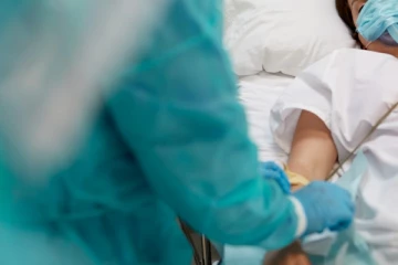 කර්මාන්තශාලාවක සේවිකාවන් 100ක් රෝහල් ගත කරයි..