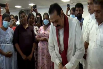 400 ற்கும் மேற்பட்ட கர்ப்பிணிகளுடன் பிறந்தநாள் கொண்டாடிய மகிந்த