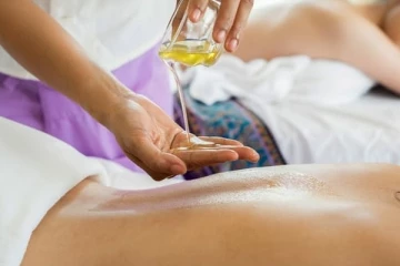 அதிரடியாக சுற்றிவளைக்கப்பட்ட விடுதியில் சிக்கிய மூவர்!