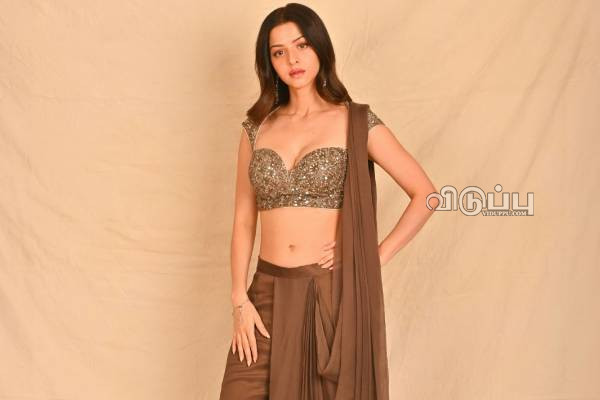 நடிகைகளின் ஆடைகளை வைத்து அதை செய்கிறார்கள்.. வேதிகா ஆவேசம்! | Vedhika Open Talk About Dressing