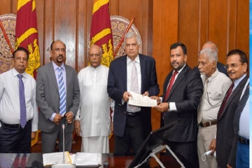 சி.வி.விக்கி,மனோ உட்பட ஐந்து கட்சிகளின் பிரதிநிதிகள் ரணிலை சந்தித்தனர்
