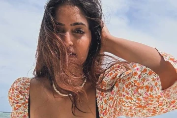 பிகில் சிங்கப்பெண்ணாக நடித்த 30 வயதான நடிகை ரெபாவின் டிரெண்ட்டிங் போட்டோஸ்..