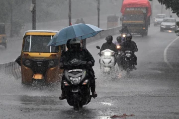 தமிழகத்தில் இன்று 14 மாவட்டங்களில் கனமழை பெய்யக்கூடும்- வானிலை மையம் தகவல்
