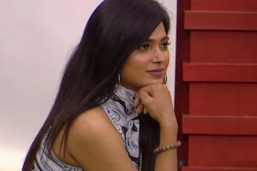 மட்டம் தட்டி அசிங்கப்படுத்திய ஜூலி, ஸ்ருதி! வெளியேறிய ரம்யா பாண்டியன்..