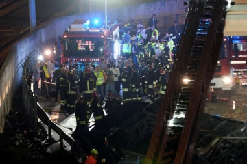 இத்தாலியில் சுற்றுலா பேருந்து விபத்து: 21 பேர் பலி