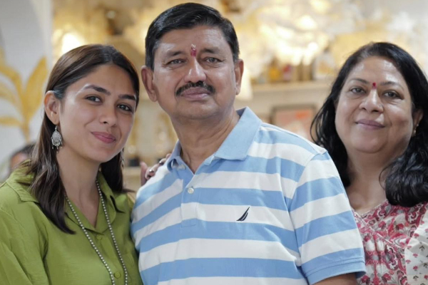 அன்று உறவினர்கள் செய்த அவமானம்.. இன்று ரஜினிகாந்த் ஸ்டைலில் மாஸ் காட்டிய நடிகை மிருணாள் தாகூர்! என்ன விஷயம் தெரியுமா? | Mrunal Thakur Family Disgraced By There Relatives