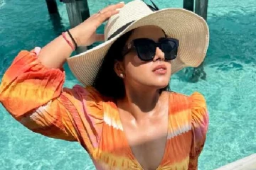 மாலத்தீவில் ஜாலி பண்ணும் நடிகை சித்தி இத்னானி..புகைப்படங்கள் இதோ..