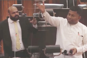 ஈஸ்டர் தாக்குதல் விவகாரம்: சாணக்கியனை உருவக்கேலி செய்த பிள்ளையான்! சூடுபிடித்த வாக்குவாதம் (காணொளி)