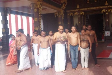 நல்லூர் கந்தனை தரிசித்த பாலித்த ரங்கே பண்டார