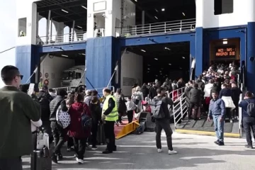 கிரீசில் 3 நாட்களில் 200க்கும் மேற்பட்ட நில அதிர்வுகள் ; சுனாமி எச்சரிக்கை விடுப்பு