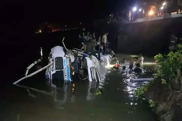 இலங்கையை உலுக்கிய கோர விபத்து; உடனடி விசாரணைக்கு உத்தரவு! | Bus Accident In Manampitiya