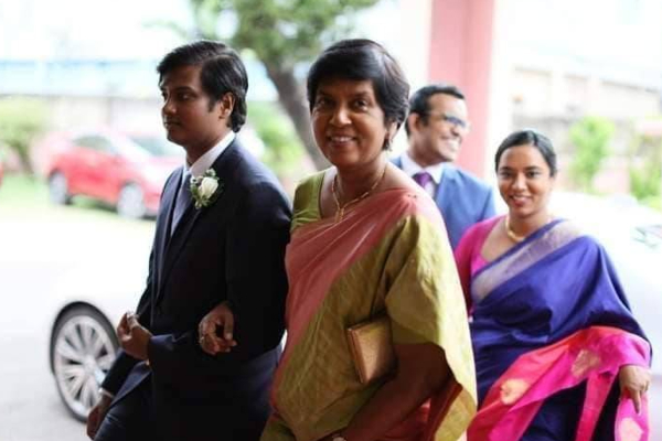 நீர்கொழும்பு தேவாலயத்தில் இடம்பெற்ற அமைச்சர் சுதர்ஷினி மகனின் திருமண வைபவம்! | Sudarshini Son Wedding Ceremony Negombo Church