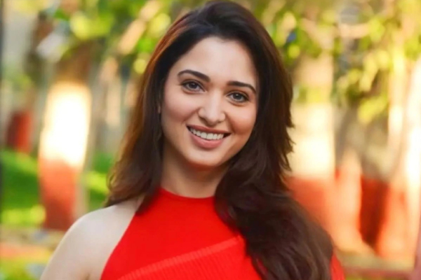 அந்த அறை காட்சியில் நடிக்க கோடியில் சம்பளம் வாங்கிய தமன்னா.. எவ்ளோ தெரியுமா? | Actress Tamannaah Salary Details