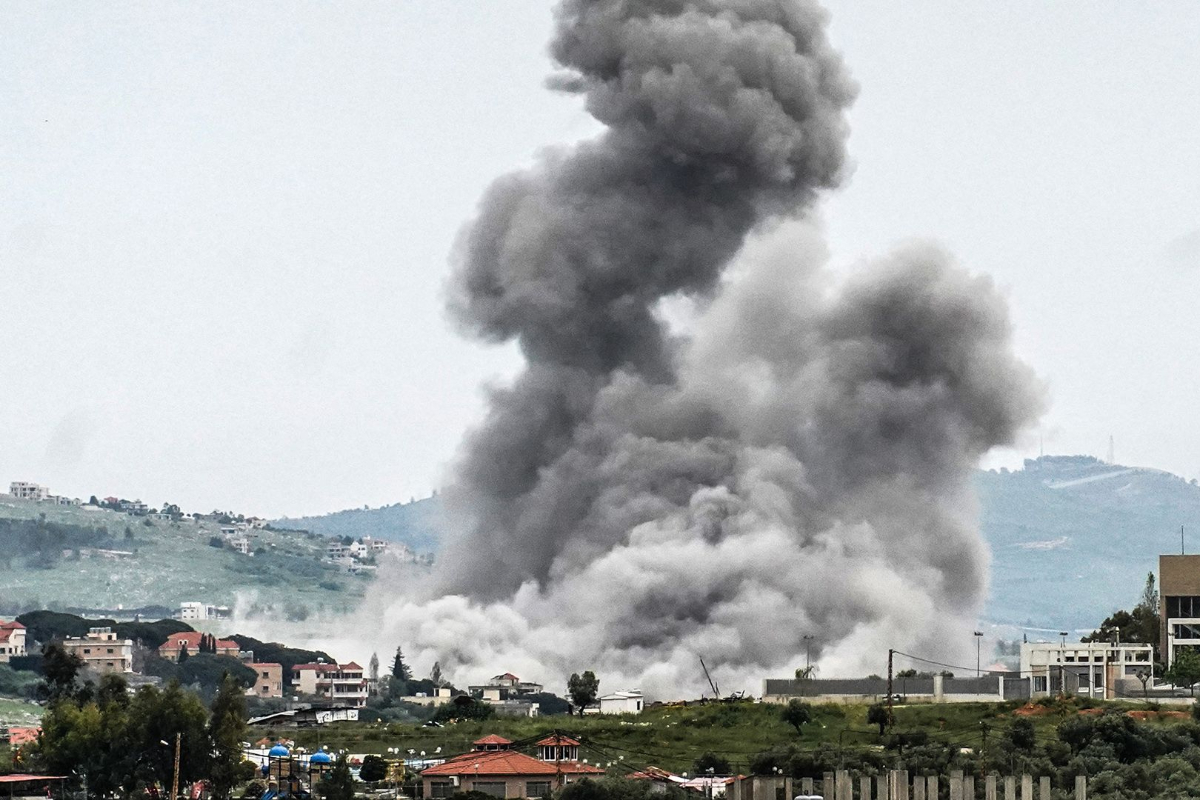 லெபனான் மீது இஸ்ரேல் நடத்திய தாக்குதலில் 14 பேர் பலி: | Israeli Attacks Kill 14 People In Southern Lebanon