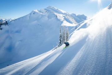 கனடாவில் பாரிய பனிச்சரிவால் மூன்று பேர் உயிரிழப்பு