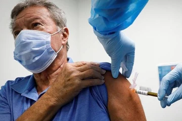 லண்டனில் 50 வயதுக்கு மேற்பட்ட அனைவருக்கும் பூஸ்டர்  ஊசிகள்!