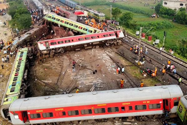 இந்தியாவை உலுக்கிய சம்பவம்; 30 ஆண்டுகளில் நிகழ்ந்த 3-வது பாரிய விபத்து | 3Rd Majoraccident 30 Years India Odisha Traincrash