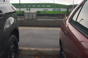 ஸ்கார்பரோ ரயில் நிலையங்களில் தொடர் வாகனத் திருட்டு: மூவர் கைது