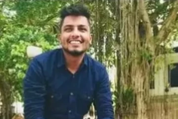 දුම්රියෙන් ඇදවැටී තරුණයෙක් ජිවිතක්ෂයට.. (VIDEO)