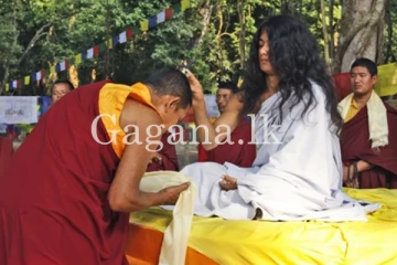 හතර වටේටම බුදුවරු පහලවෙලා.- බුදු වුණා කියන "බුද්ධා බෝයි" අත්අඩංගුවට. - (VIDEO)