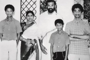 இந்த போட்டோவில் இருப்பது யார் தெரியுமா.. நடிகர், இயக்குனராக கலக்கும் பிரபலம் தான்