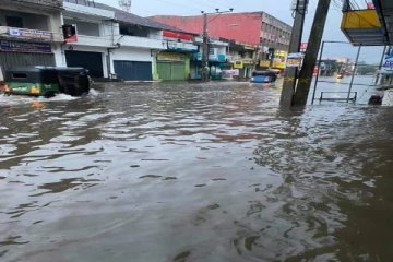 வெள்ளத்தில் யாழ். குடா நாடு: 20 ஆயிரம் பேர் பாதிப்பு (காணொளி)
