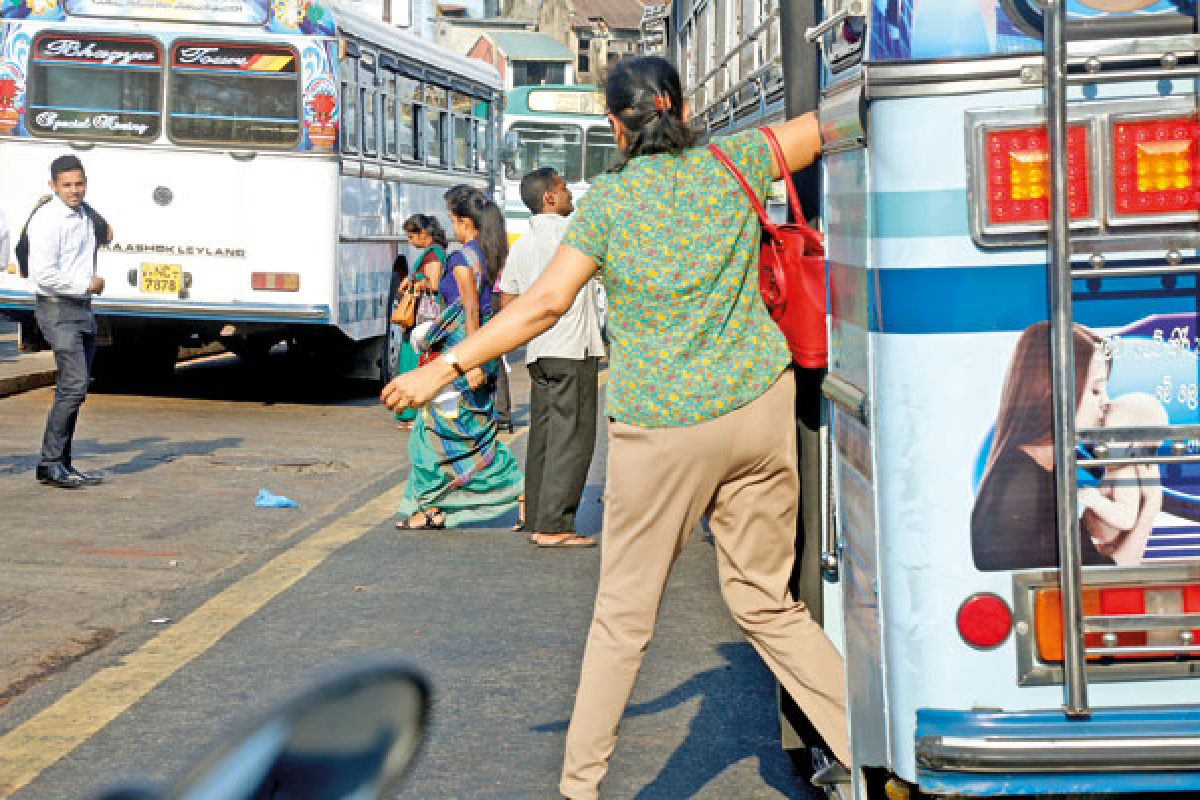 அதிகமாக கட்டணம் வசூலிக்கும் பேருந்துகளுக்கு ஆப்பு! | Complaints Buses Charging Excessive Fares