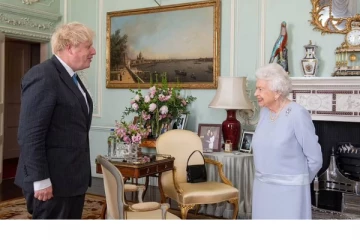 பிரித்தானியா மகாராணியை நேரில் சந்தித்து பேசினார் பிரதமர் போரிஸ் ஜோன்சன்! என்ன காரணம்? வெளியான வீடியோ