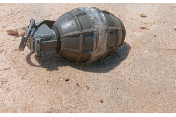 பருத்தித்துறையில் கைக்குண்டு மீட்பு | Hand Grenade Recovered In Pedro பருத்தித்துறையில் கைக்குண்டு மீட்பு | Hand Grenade Recovered In Pedro