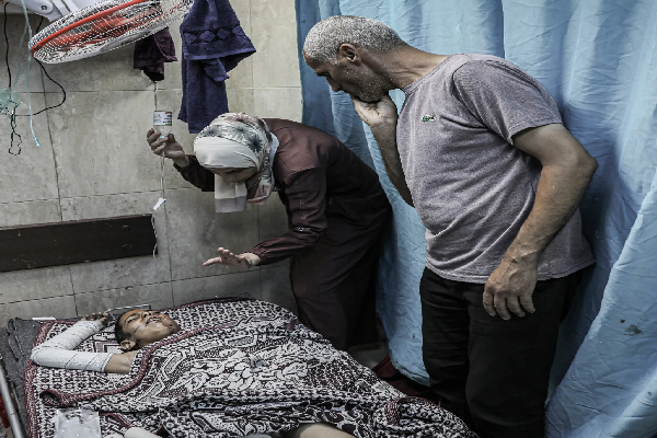 சவக்கிடங்கில் வைக்கப்பட்டிருந்த 12 வயது காஸா சிறுமி உயிருடன் மீட்பு | 12 Year Old Gaza Girl Found Alive In Morgue சவக்கிடங்கில் வைக்கப்பட்டிருந்த 12 வயது காஸா சிறுமி உயிருடன் மீட்பு | 12 Year Old Gaza Girl Found Alive In Morgue