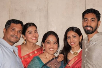 தீபாவளி முன்னிட்டு பூஜா ஹெக்டே வெளியிட்ட அழகிய குடும்ப புகைப்படங்கள்