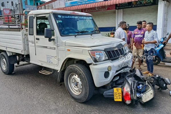 திருகோணமலையில் சிறிய ரக பட்டாவுடன் மோட்டார் சைக்கிள் மோதுண்டு விபத்து:ஒருவர் காயம் | Motorcycle Collides With Small Truck In Trinco